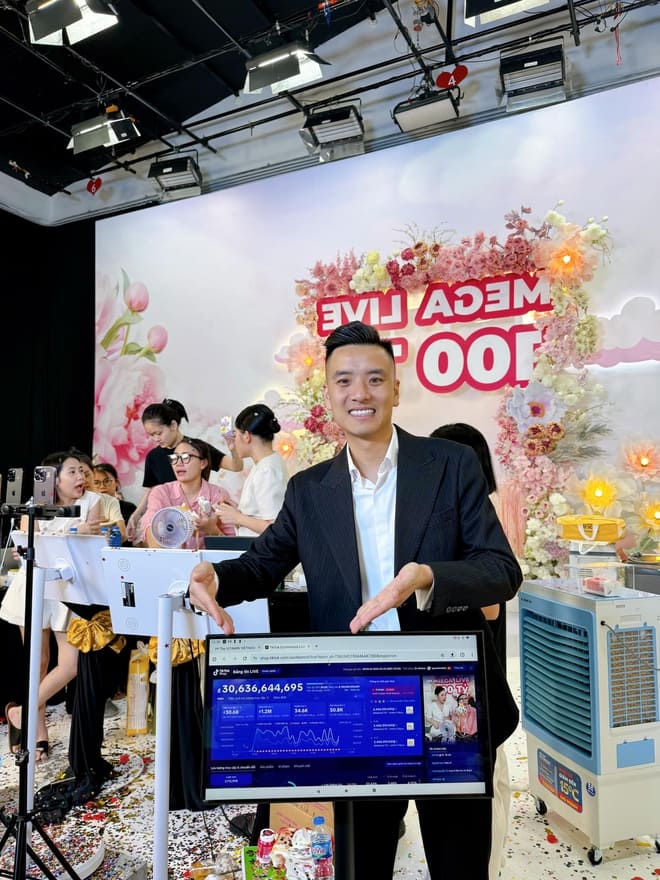 3h sáng Quyền Leo Daily chốt phiên với 100 tỷ, 17 tiếng livestream ròng rã, phá kỷ lục của chính mình vẫn tuyên bố bán lỗ để “về số” - Ảnh 4.