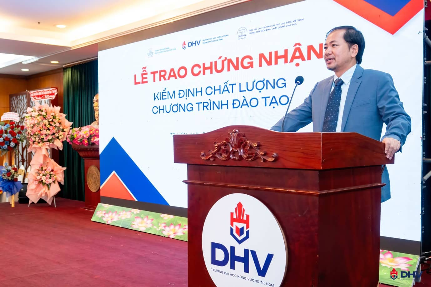 Trường ĐH Hùng Vương TP.HCM đạt chứng nhận kiểm định chất lượng chương trình đào tạo - Ảnh 4.