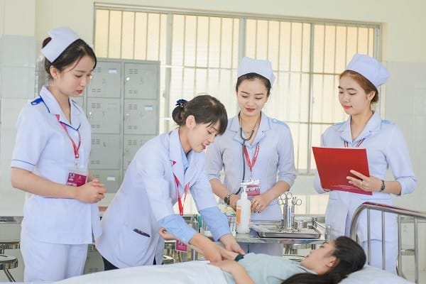 1 ngành học được WHO dự đoán thiếu khoảng 50.000 nhân lực trong 6 năm tới: AI không thể thay thế, mức lương 15 triệu/tháng trong tầm tay - Ảnh 1.