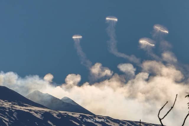 Núi lửa Etna: Bí ẩn về những vòng khói kỳ ảo và lời giải thích của khoa học - Ảnh 1.